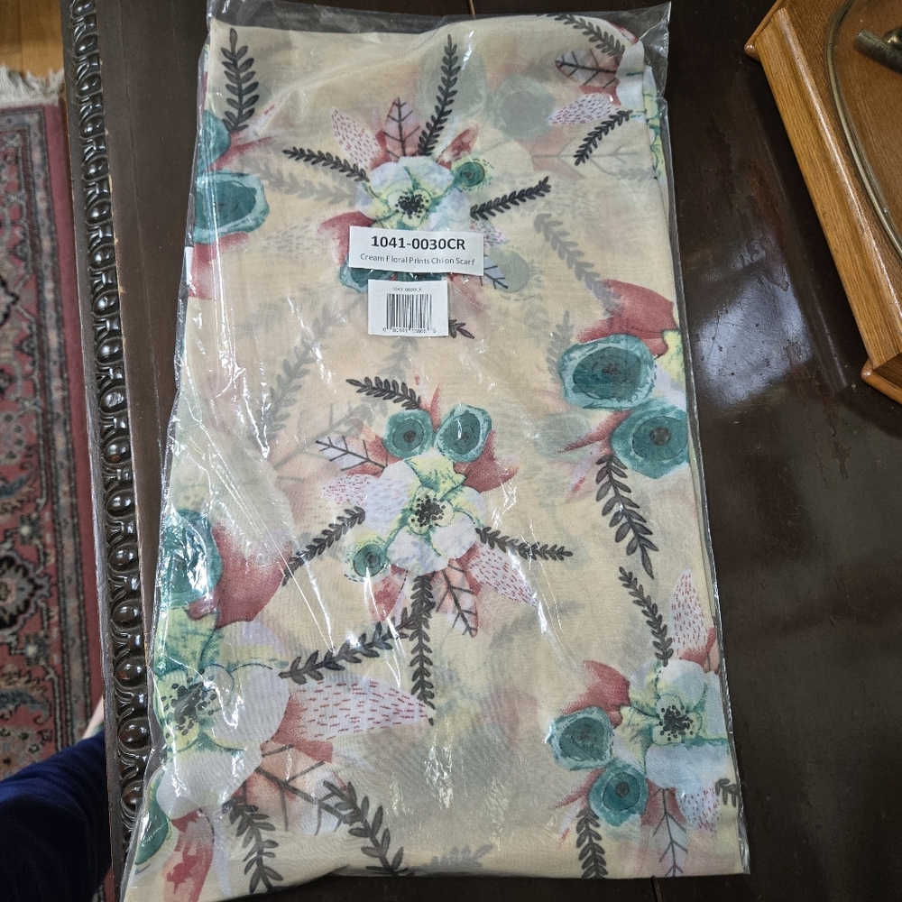 NWT Kollie More Scarf One Size Floral Printed Cream Multicolored Colorful Light